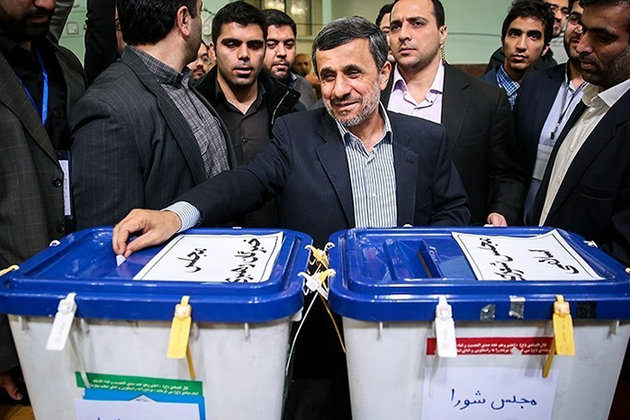 Ахмадинеджад обвинил Запад в затягивании переговоров по иранской ядерной программе