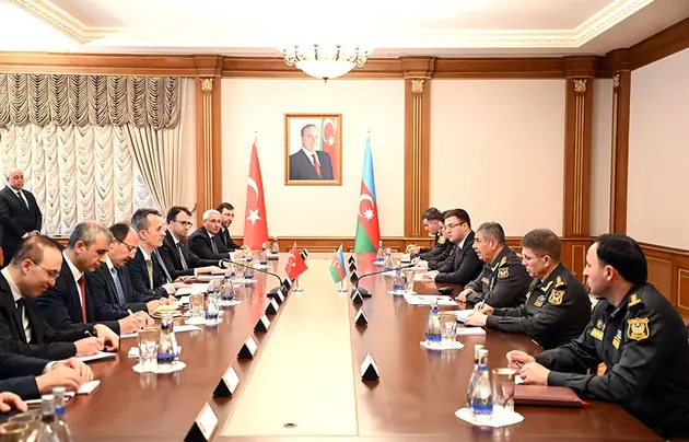 встреча главы Минобороны Азербайджана и представителями турецких компаний в области оборонпрома