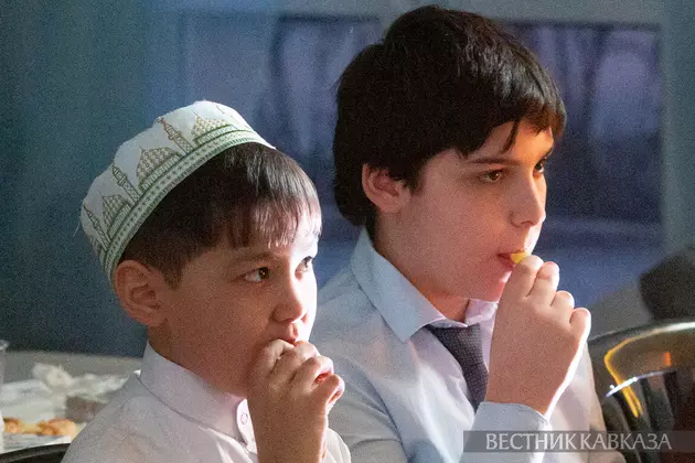 Ифтар  в шатре рамадана