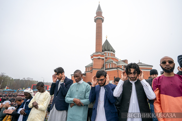 Праздник Ураза-байрам отмечают сегодня мусульмане мира
