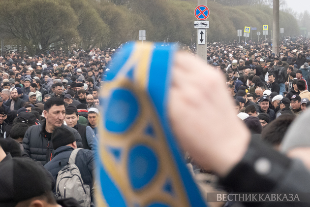 Праздничный намаз у Мемориальной мечети на Поклонной горе