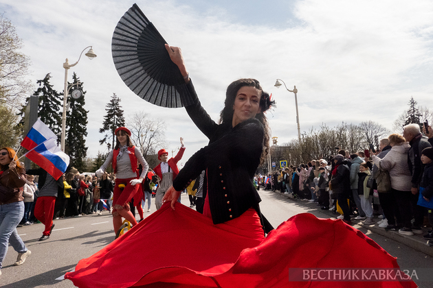 Шествие “Искусство цирка“ на ВДНХ