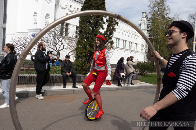 Шествие “Искусство цирка“ на ВДНХ