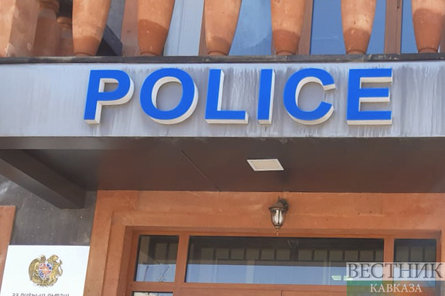 Перекрывших дорогу к Грузии активистов стали задерживать в Армении