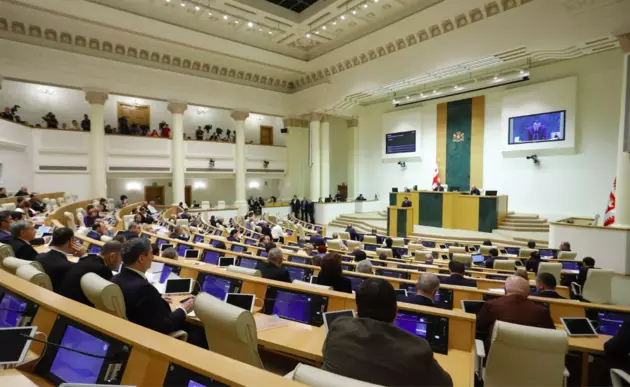 Депутаты в Грузии подрались из-за закона об иноагентах