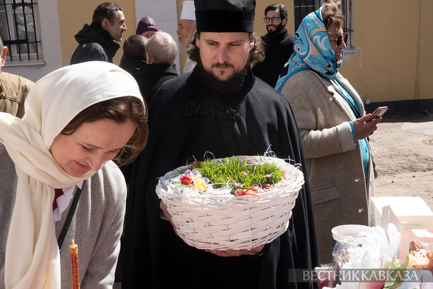 Освящение пасхальных куличей у Церкови Феодора Стратилата на Антиохийском подворье