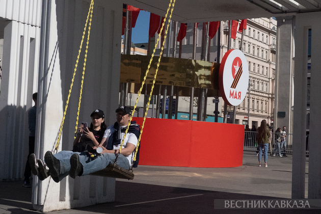 Праздничное оформление ко Дню Победы на Триумфальной площади 