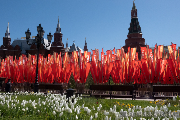 Праздничное оформление ко Дню Победы на Манежной площади