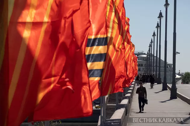 Праздничное оформление ко Дню Победы на Большом Москворецком мосту