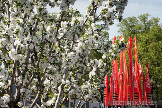 Праздничное оформление ко Дню Победы на Петровском бульваре