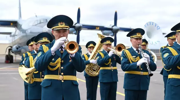 Казахстан празднует День защитника Отечества