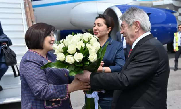 Делегацию Милли меджлиса Азербайджана встретили в Самарканде