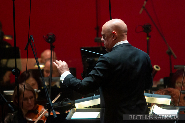 Дирижер, Народный артист АР Ялчин Адигезалов