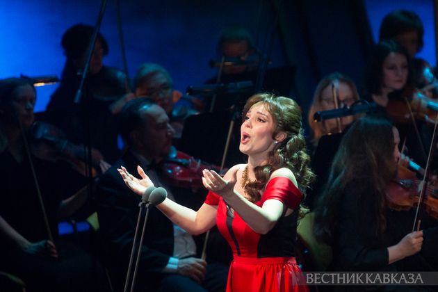 Заслуженная артистка АР, приглашенная солистка Геликон-опера Эльнара Мамедова