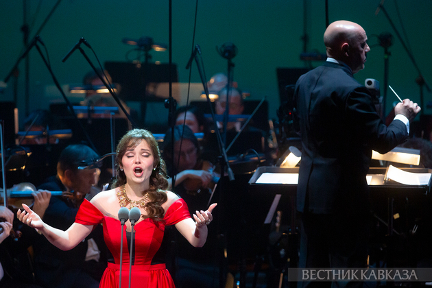 Заслуженная артистка АР, приглашенная солистка Геликон-опера Эльнара Мамедова