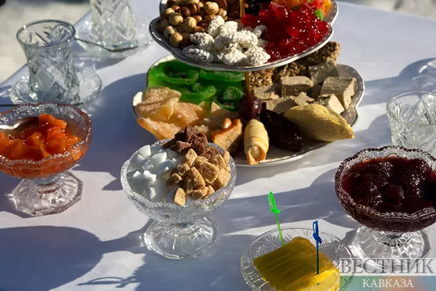 Дегустация сухофруктов, сладостей и чая прошла в павильоне "Азербайджан" на ВДНХ