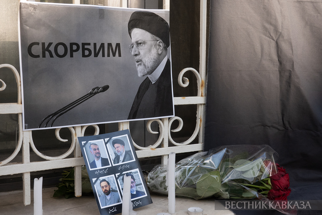 Цветы у посольства Ирана