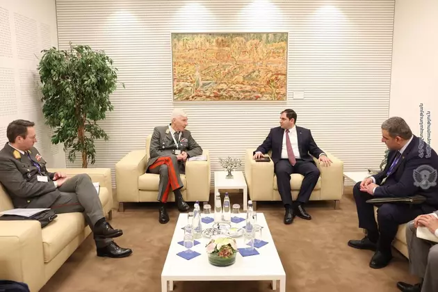 Министр обороны Армении встретился с главой Военного комитета ЕС