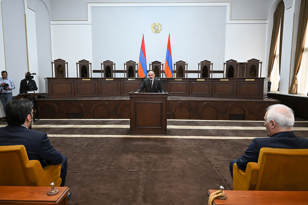 Глава МЧС Армении пообещал Пашиняну поднять уровень воды в Севане