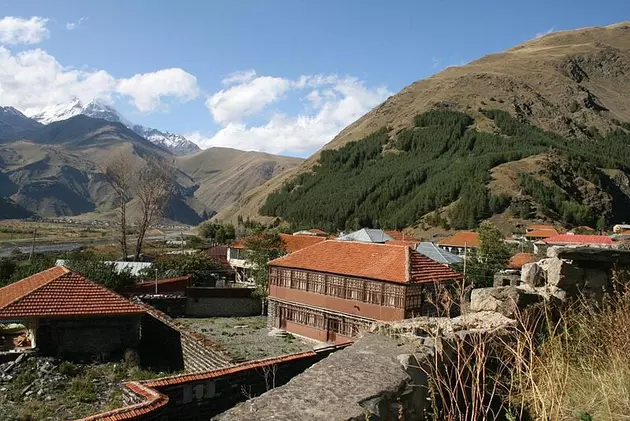 Чем заняться в Казбеги: село Джута и долина Сно