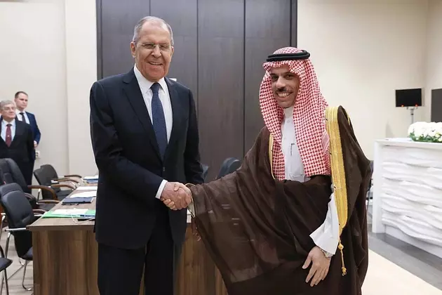 Лавров и глава МИД Саудовской Аравии встретились "на полях" саммита БРИКС
