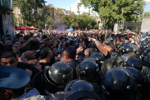 Протесты против Пашиняна: в Ереване задержаны десятки человек