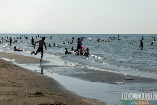 Жители Дагестана игнорируют запрет на купание на пляжах Каспийска