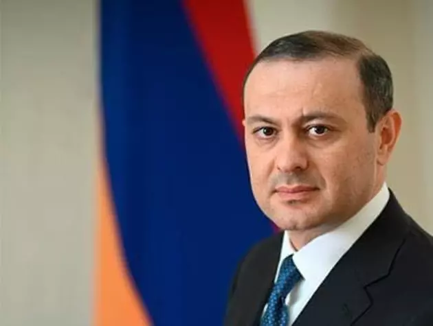 Секретарь Совбеза Армении проводит встречи во Франции