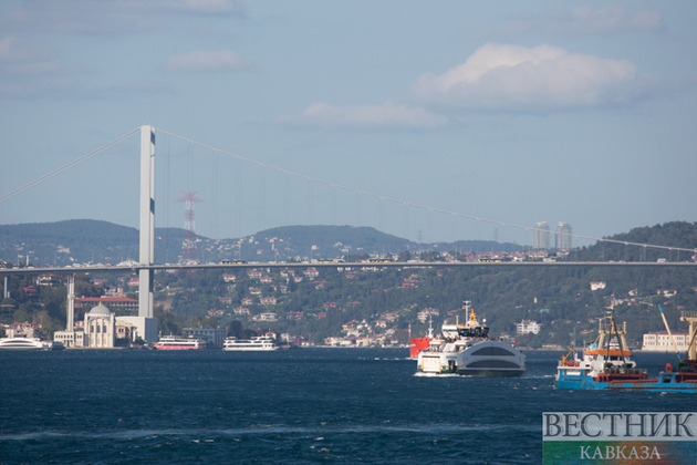 У Стамбула латвийское судно столкнулось с паромом