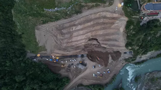 Ликвидация последствий аварии на магистральном водопроводе под Тбилиси 