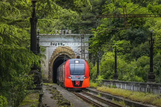 В Абхазию на Ласточке: расписание и цена билетов на поезд Сочи – Гагра