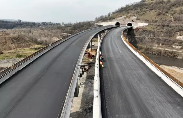 Грузия продолжит строить новые дороги