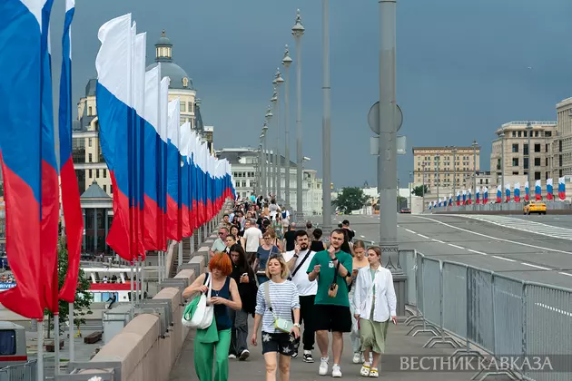 Праздничное оформление ко Дню России в Москве