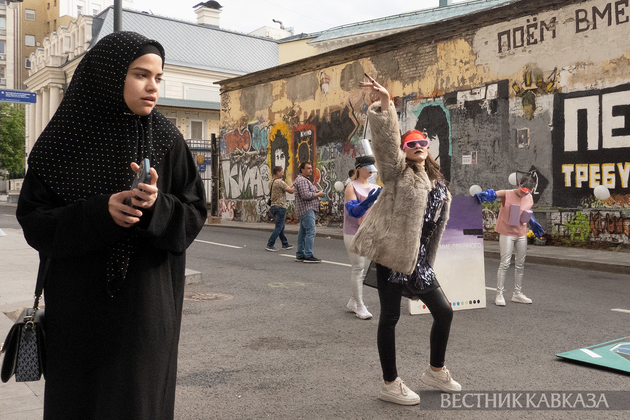 Туристы на Арбате