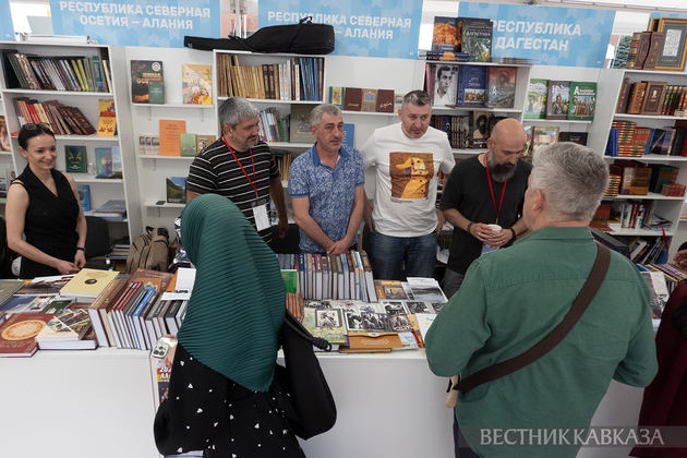 Стенд республик Северного Кавказа на книжной ярмарке на Красной площади