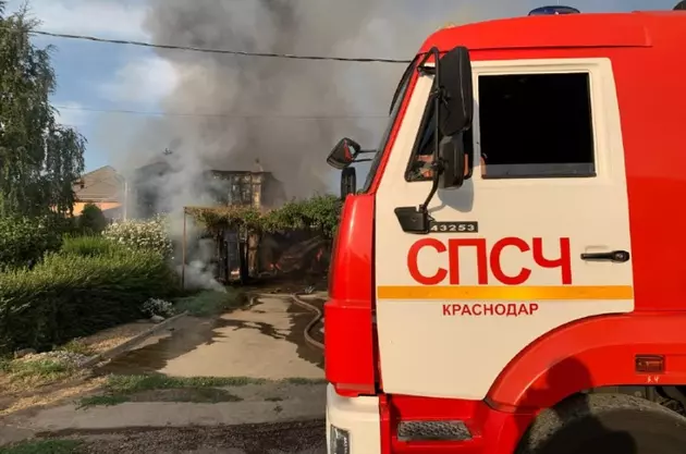 пожар в двух частных домах в Краснодаре