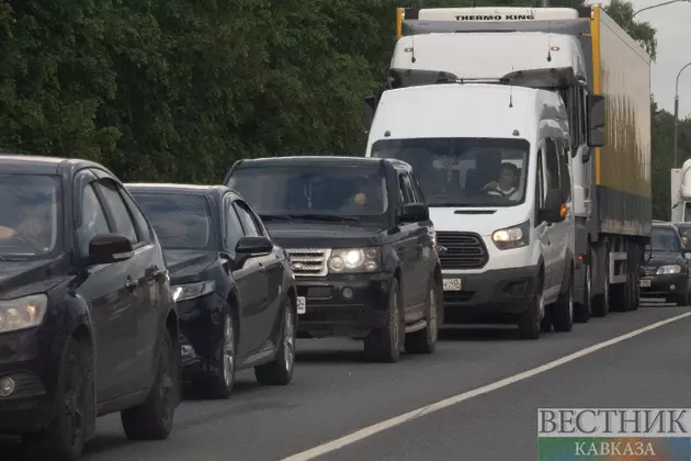 Очередь перед Крымским мостом достигла 800 автомобилей