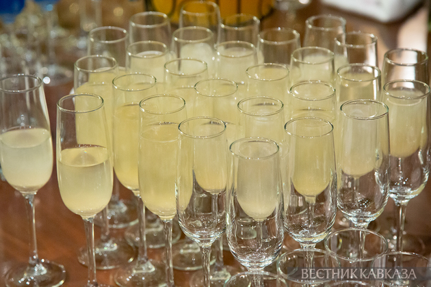 Бокалы с лимонадом