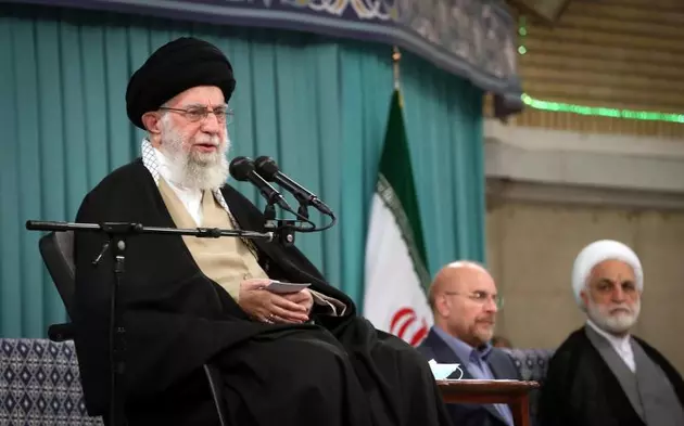 Али Хаменеи приказал нанести удар по Израилю – СМИ