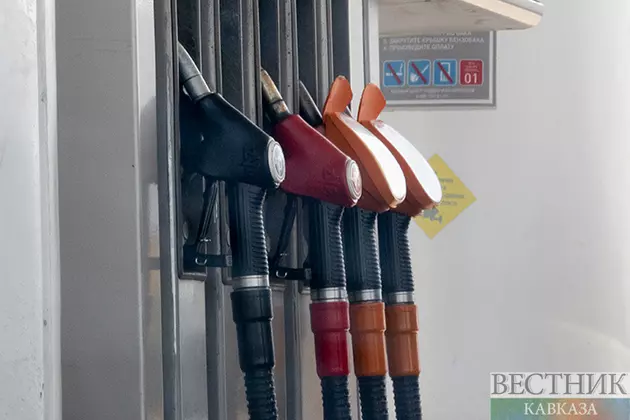 Сколько литров бензина могут купить дагестанцы на свою зарплату?
