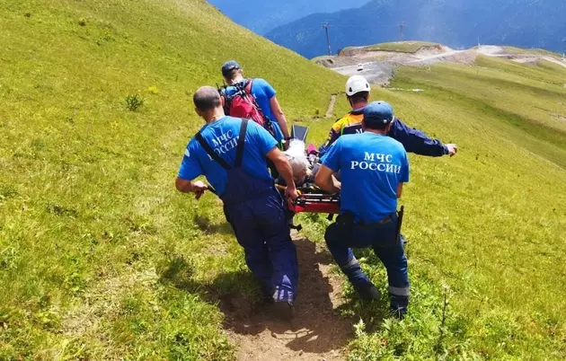 эвакуация туристки в горах Карачаево-Черкесии