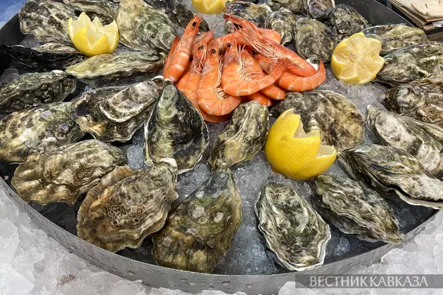 Устрицы с креветками