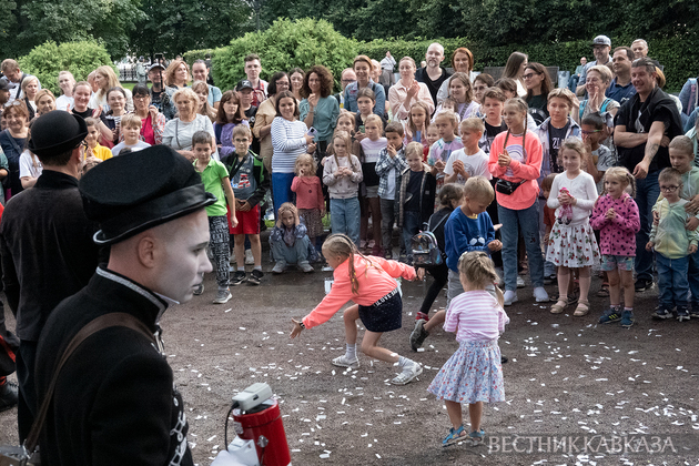 Площадка фестиваля “Театральный бульвар“ на Цветном бульваре