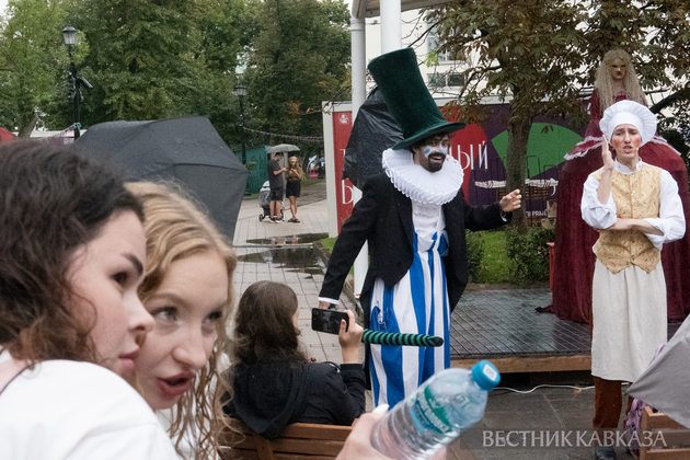 Площадка фестиваля “Театральный бульвар“ на Чистопрудном бульваре