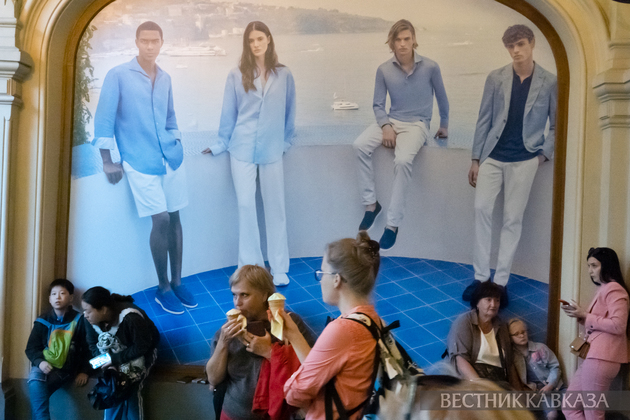 Туристы в ГУМе