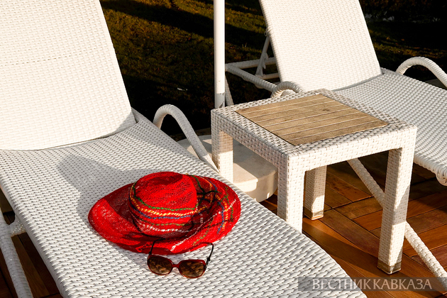 Вещи у бассейна