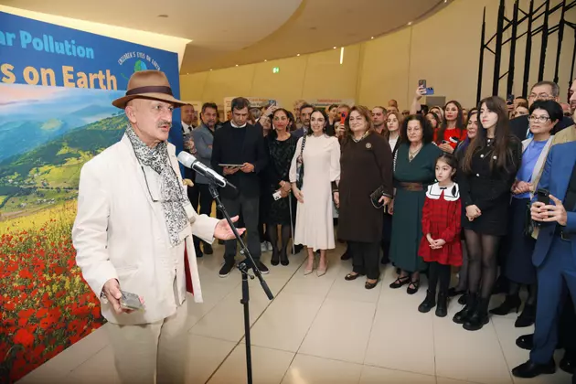 Лейла Алиева и Арзу Алиева приняли участие в фотовыставке "Земля глазами детей"