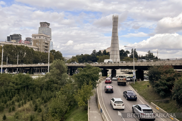 Площадь героев в Тбилиси