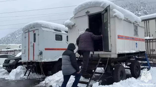 Верхний Ларс: пункты обогрева открыли на границе