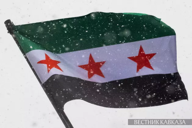 Новый сирийский флаг на посольстве Сирии в Москве